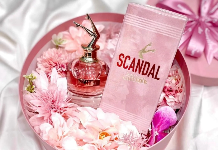 Chai nước hoa Jean Paul Gaultier Scandal EDP màu hồng 